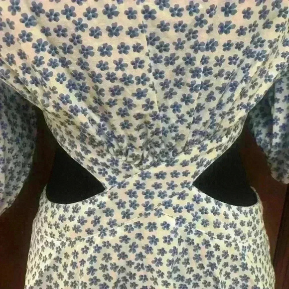 VESTIQUE CUT- OUT FIT & FLARE BLUE FLORAL PEASANT TIE BACK MINI DRESS SZ L - Picture 6 of 14